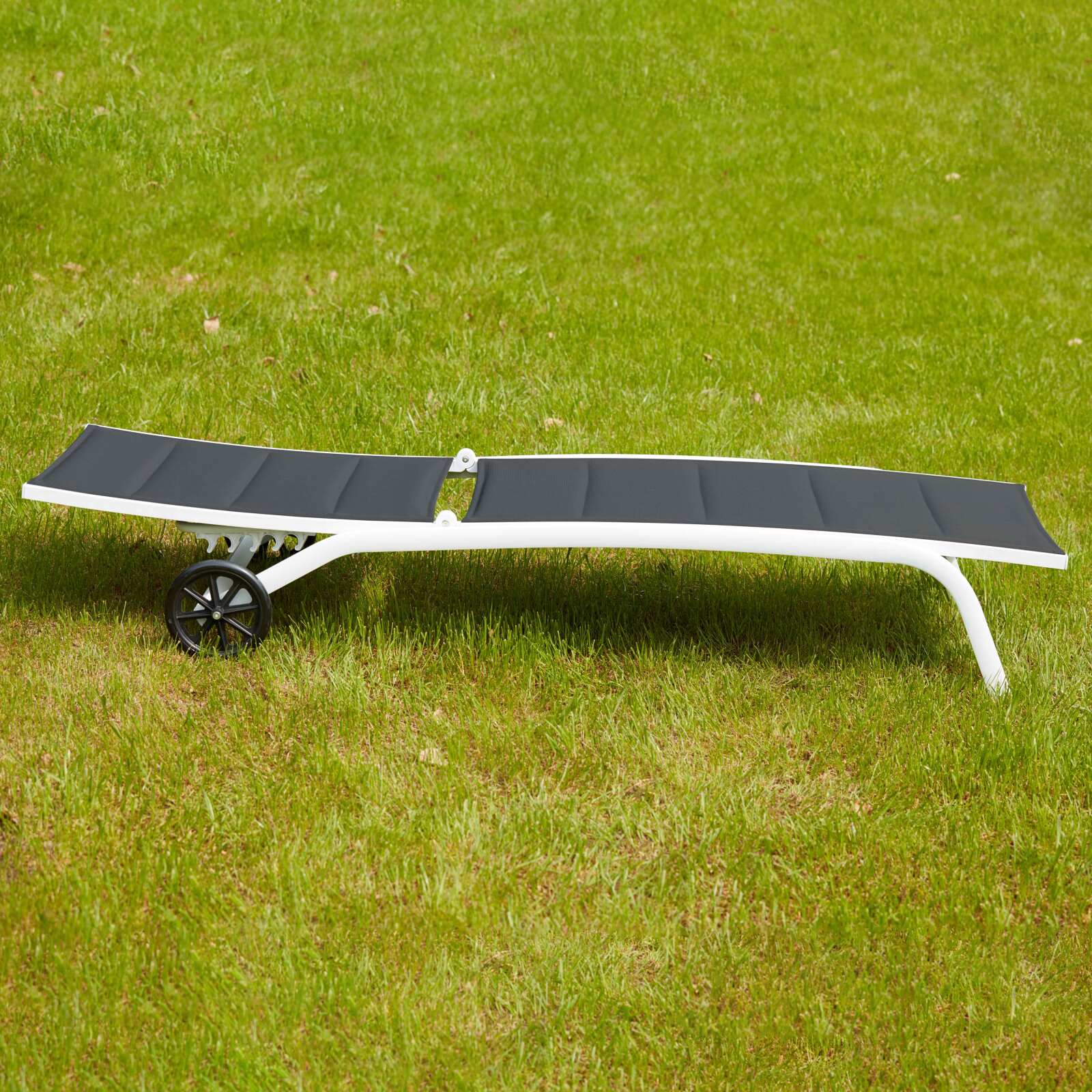 Set di 2 lettini prendisole in alluminio con ruote, reclinabili in 4 posizioni