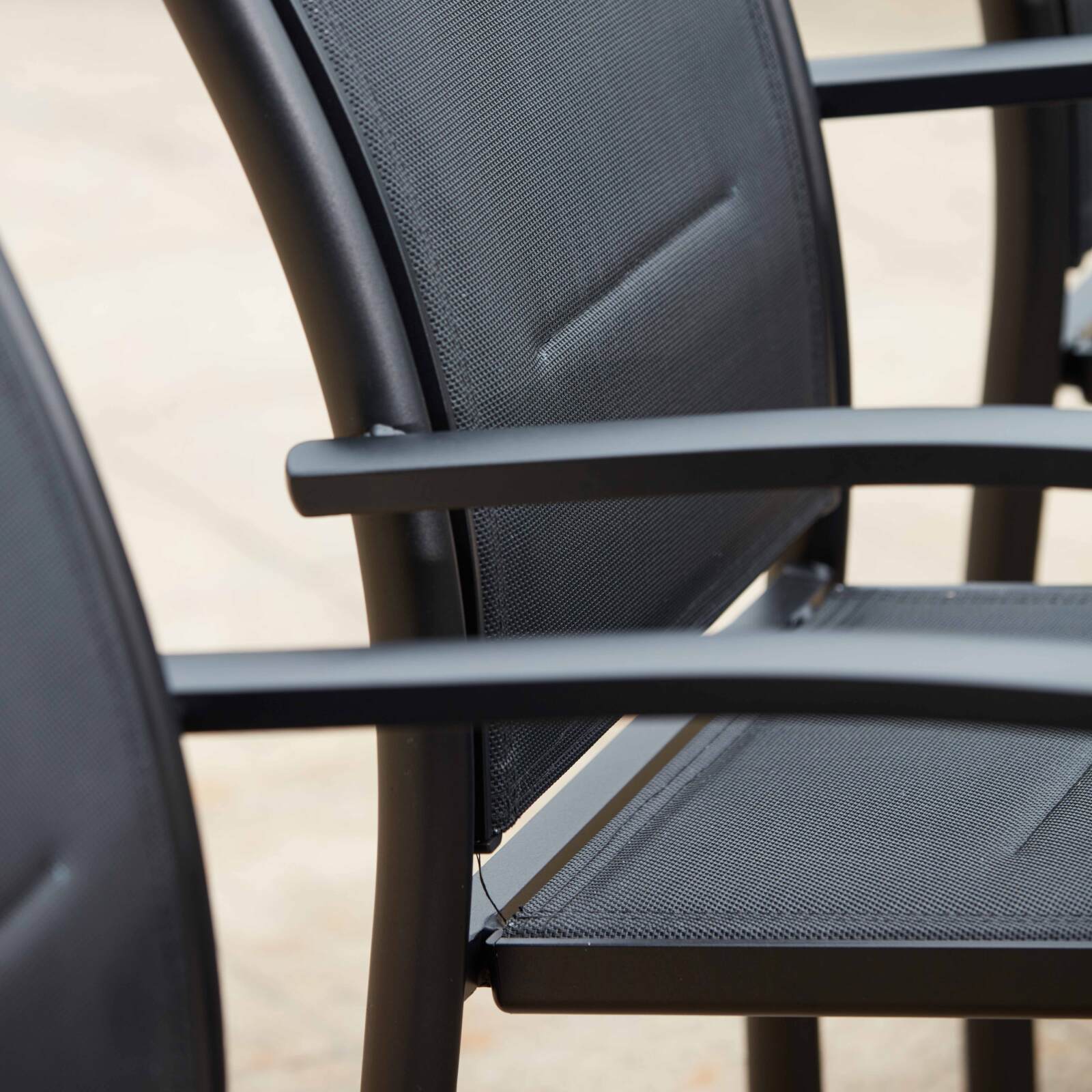 2 sedie da giardino con braccioli neri in alluminio e Textilene