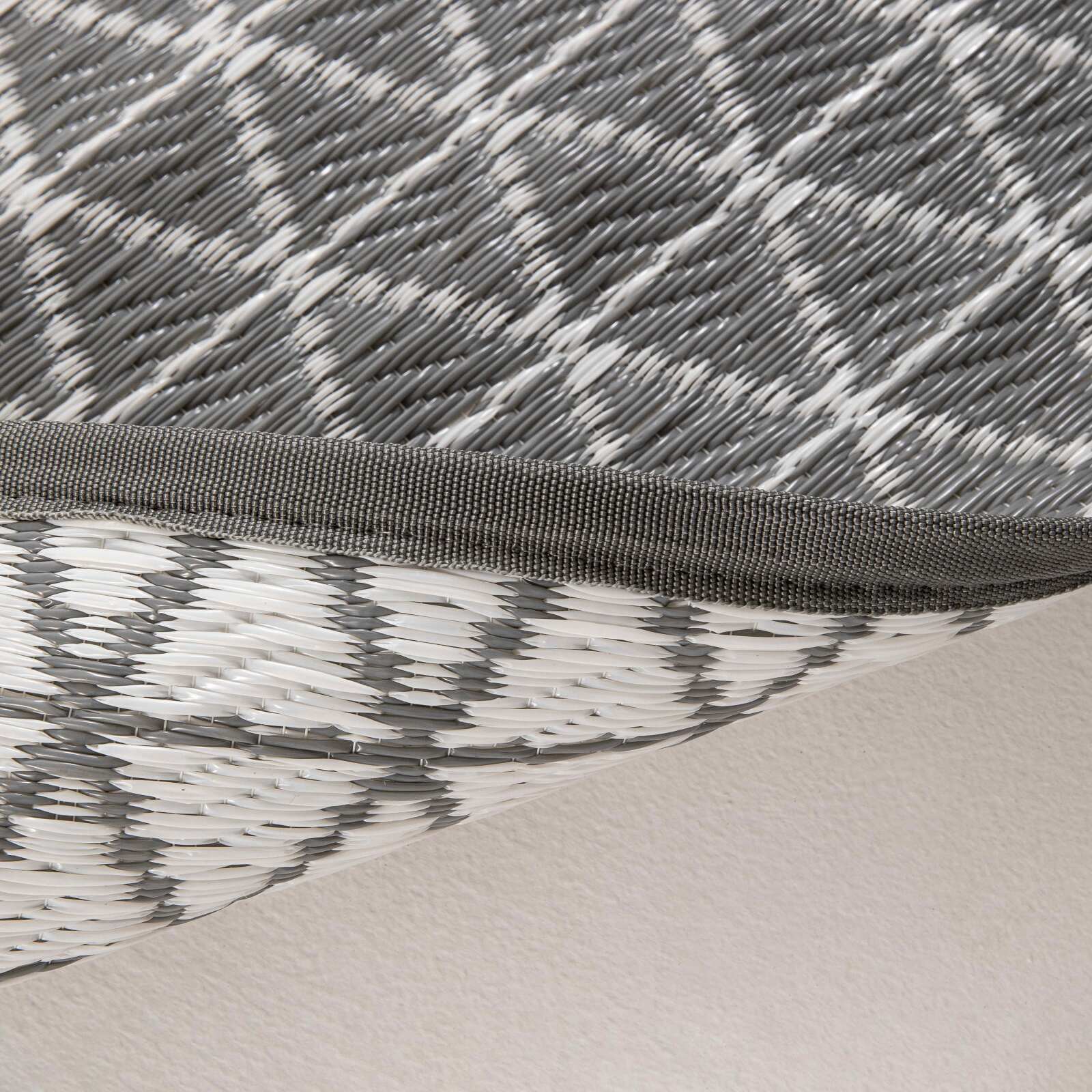 Tappeto rettangolare da esterno con motivo bifacciale in polipropilene