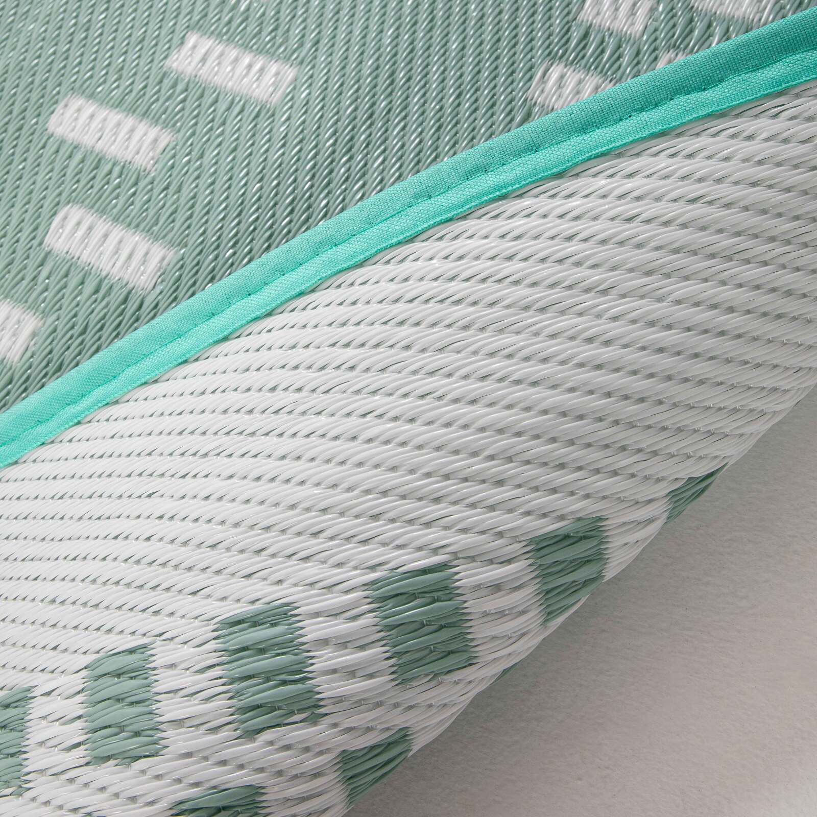 Tappeto rettangolare da esterno con motivo bifacciale in polipropilene Tappeto rettangolare da esterno con motivo bifacciale in polipropilene