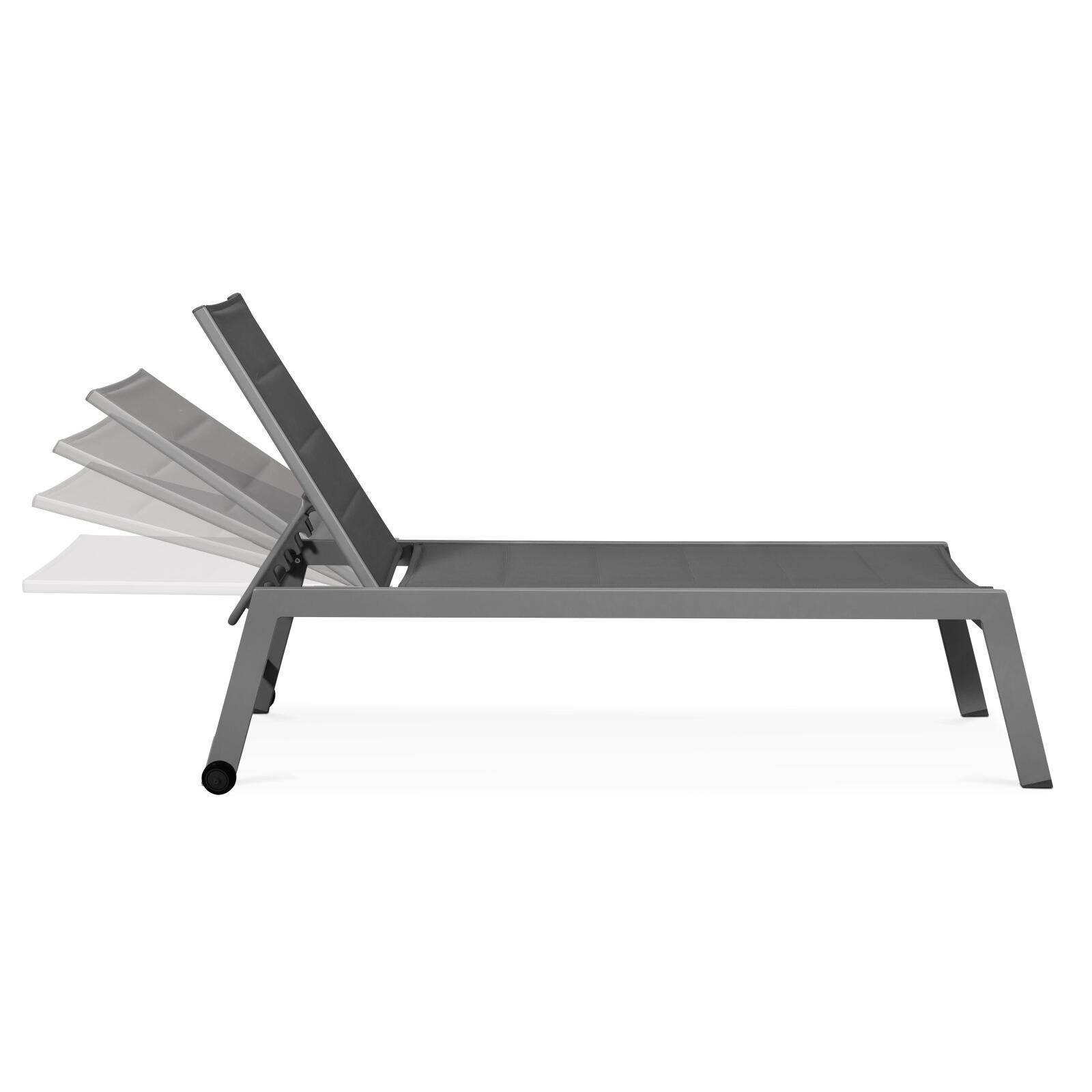 Set di 2 lettini prendisole con ruote, reclinabili in 5 posizioni Set di 2 lettini prendisole con ruote, reclinabili in 5 posizioni