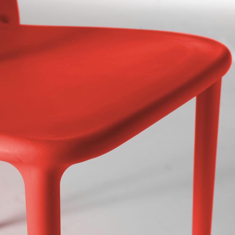 Set di 4 sedie da giardino in plastica impilabili (6/7)