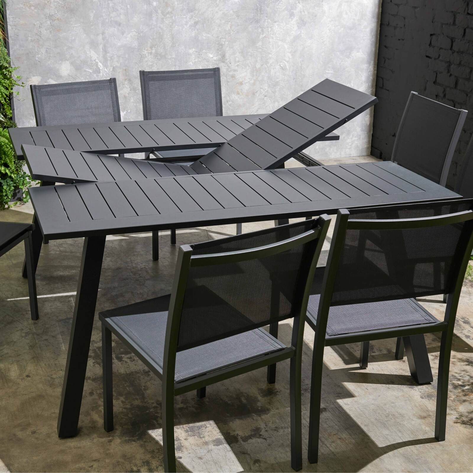 Tavolo da giardino quadrato 145 x 145 cm allungabile con 8 sedie Tavolo da giardino quadrato 145 x 145 cm allungabile con 8 sedie