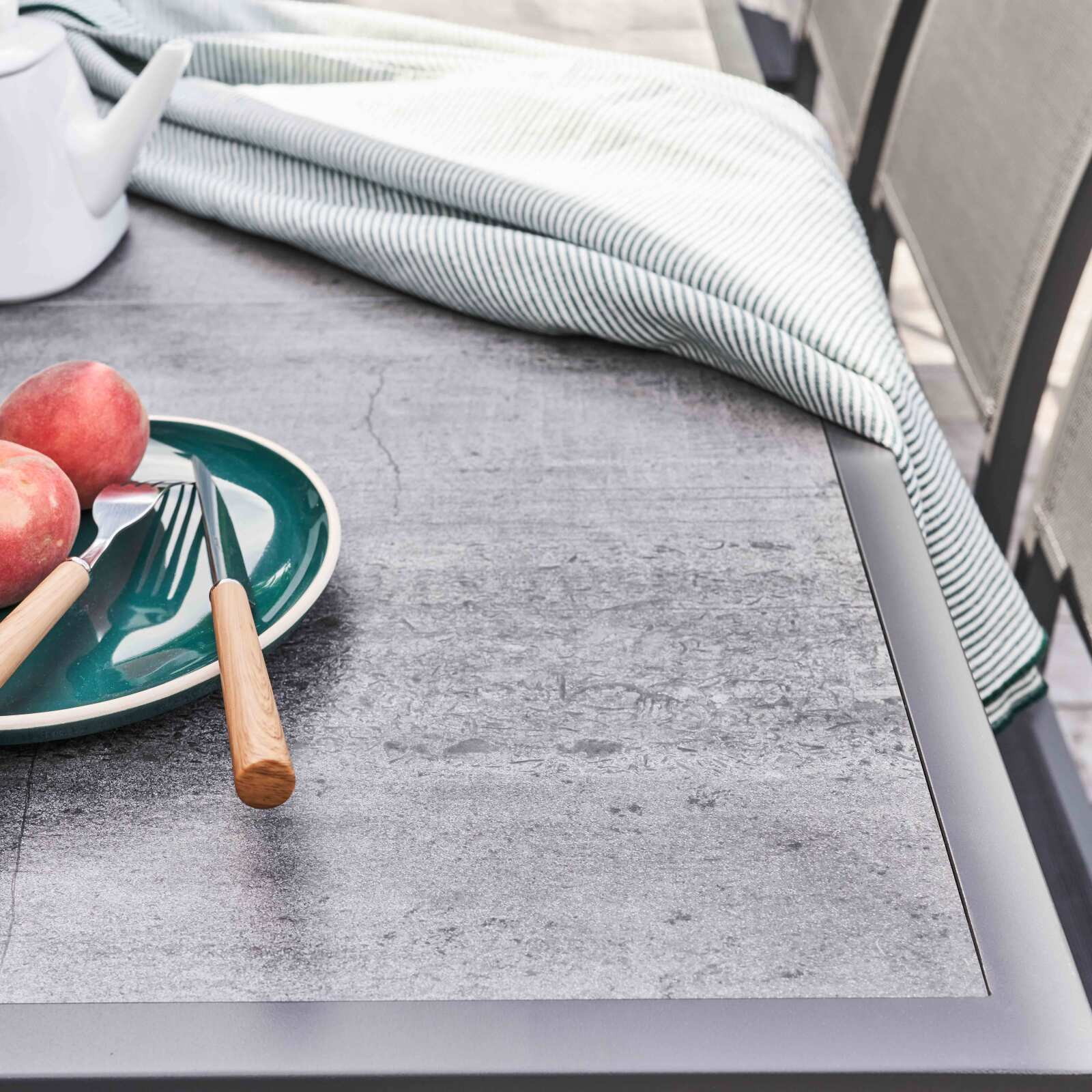 Tavolo da giardino con piano in ceramica effetto cemento (185 x 95 x 74 cm)