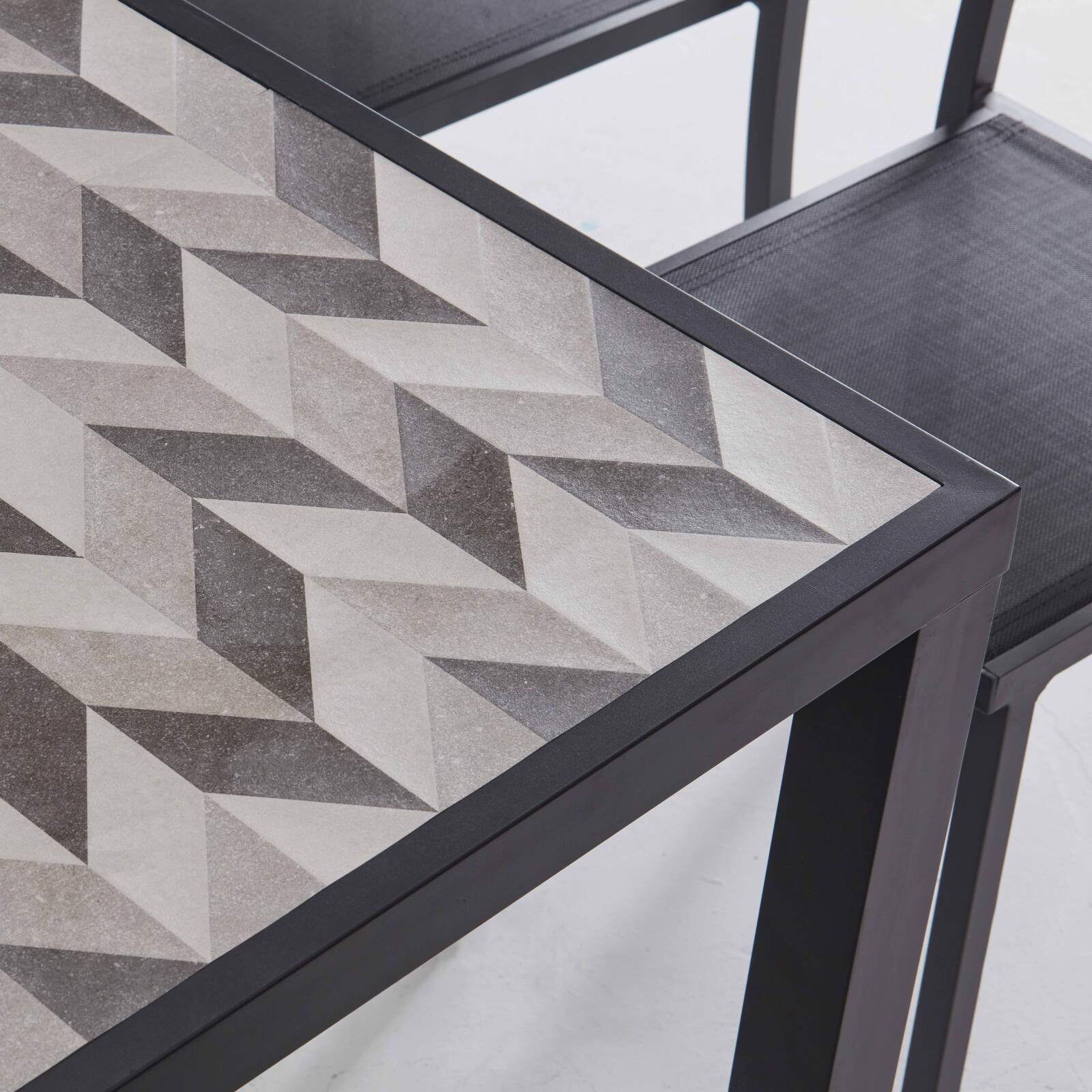 Tavolo da giardino in alluminio e ceramica con motivo Tilt + 6 sedie e 2 poltroncine