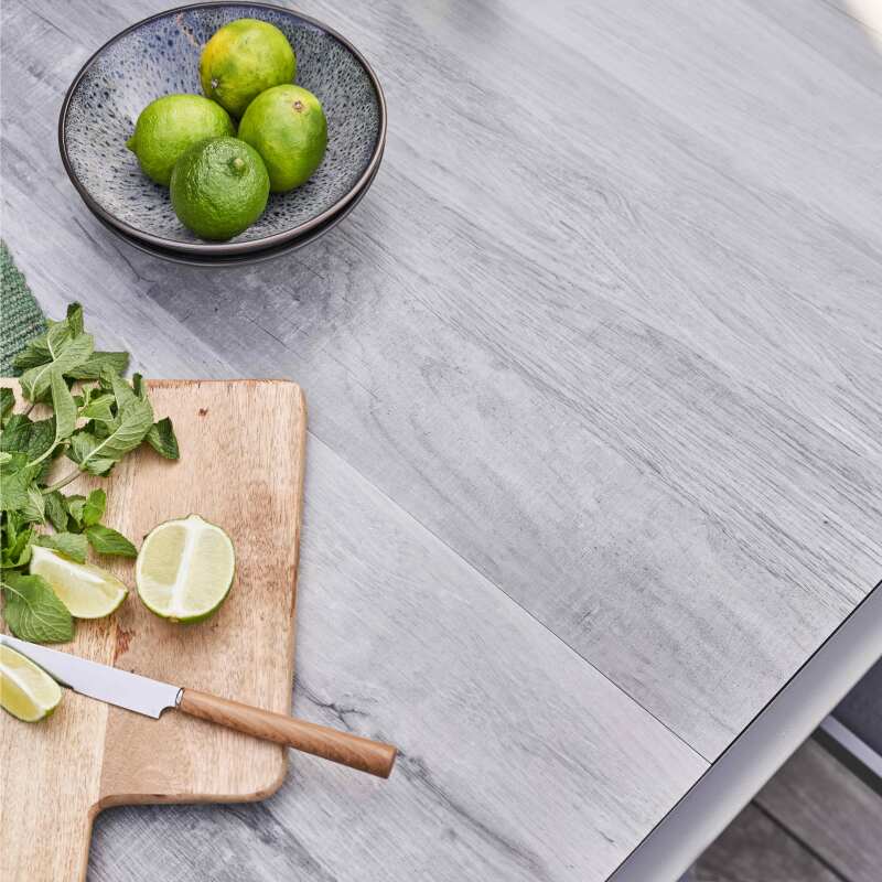 Tavolo da giardino 230 x 95 cm in ceramica effetto legno grigio + 8 sedie e 2 sedie con braccioli