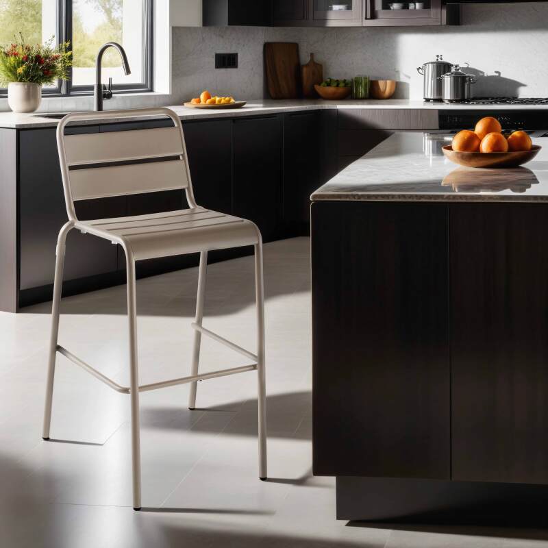 Seggiolone in metallo in stile industriale