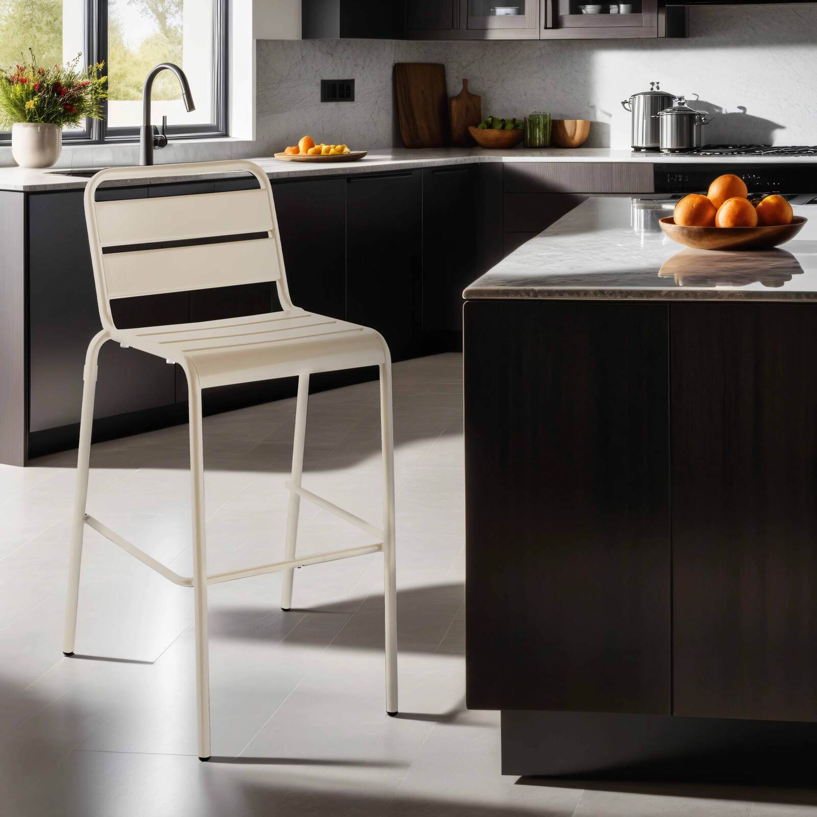 Seggiolone in metallo in stile industriale