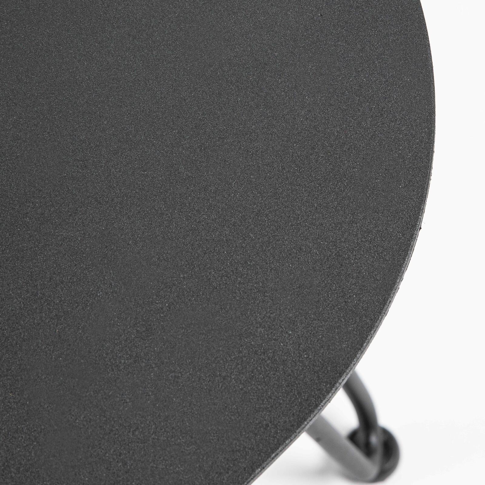 Tavolina da salotto triangolare in metallo Tavolina da salotto triangolare in metallo