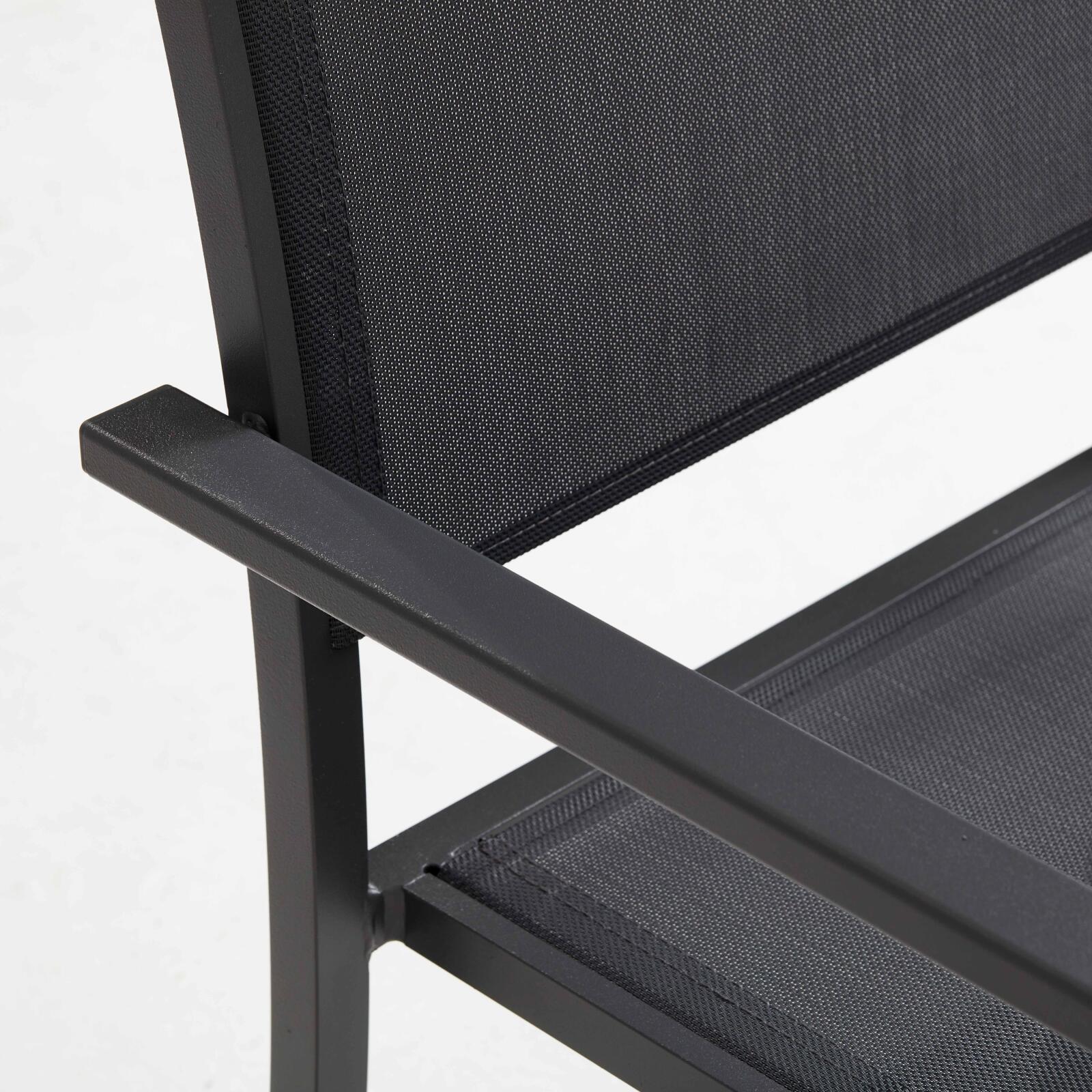 Tavolo da giardino rettangolare allungabile con piano in ceramica effetto legno con 8 sedie e 2 sedie con braccioli