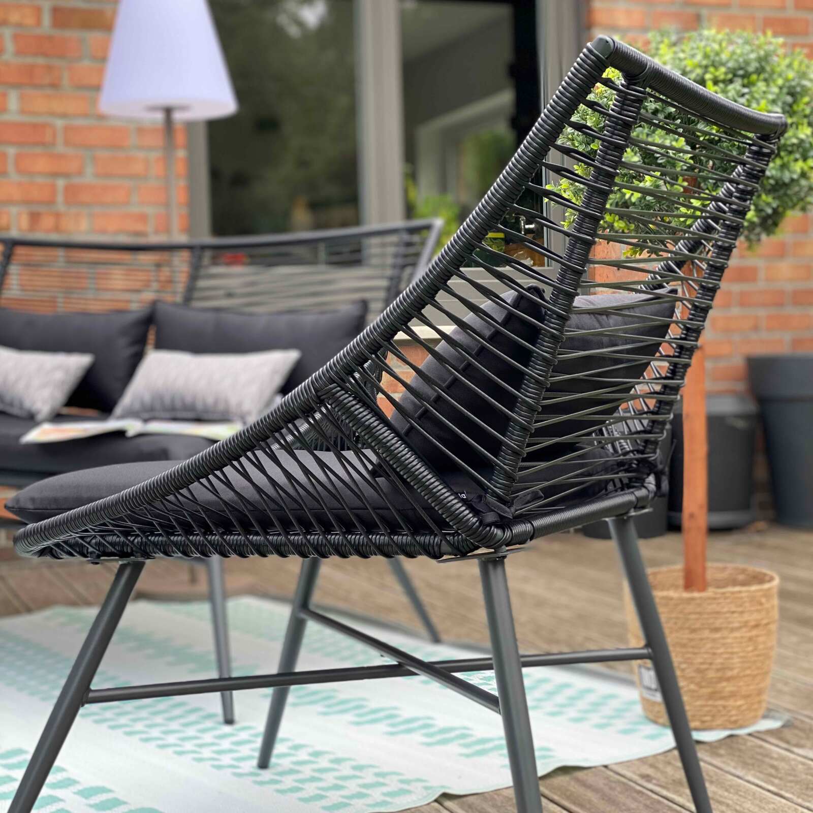 Salotto da giardino in corda con 1 divano, 2 poltrone e tavolini estraibili Salotto da giardino in corda con 1 divano, 2 poltrone e tavolini estraibili