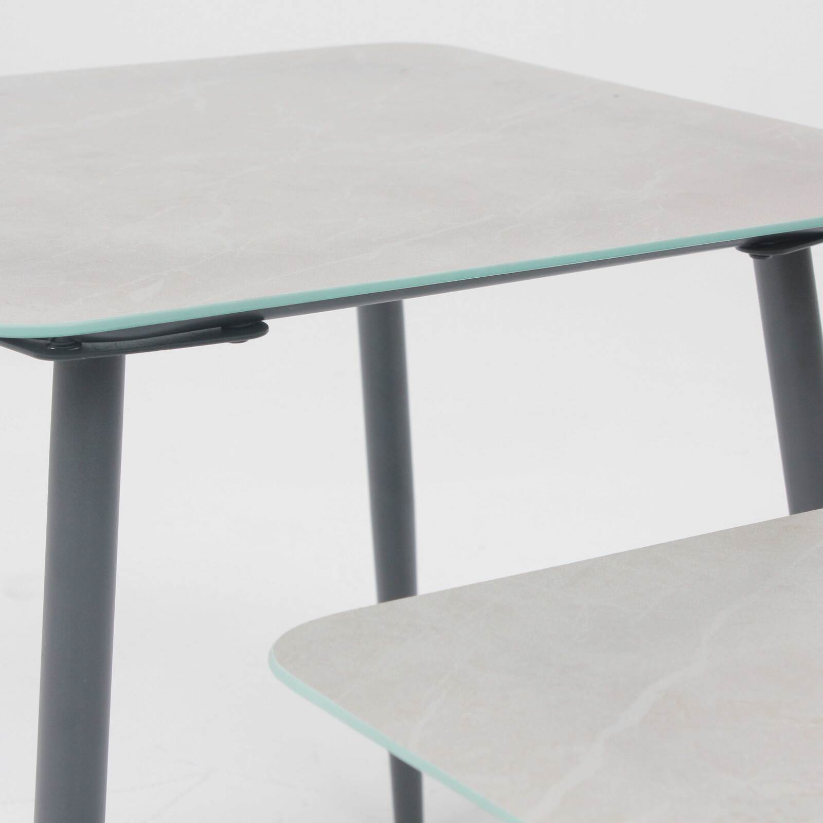 Tavolini quadrati impilabili