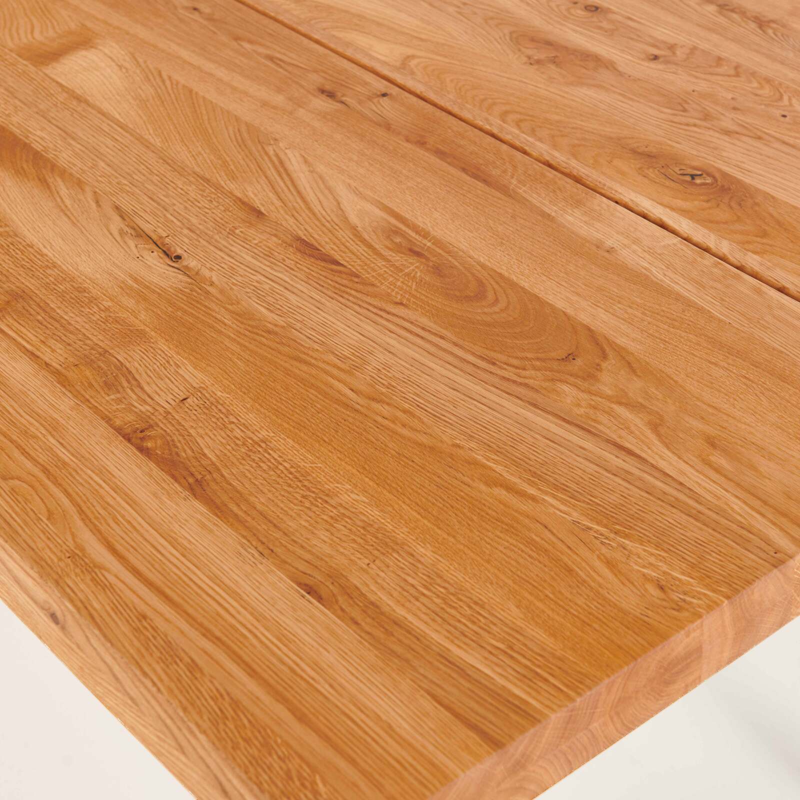 Tavolo rettangolare in rovere FSC® con bordi dritti e gambe a croce