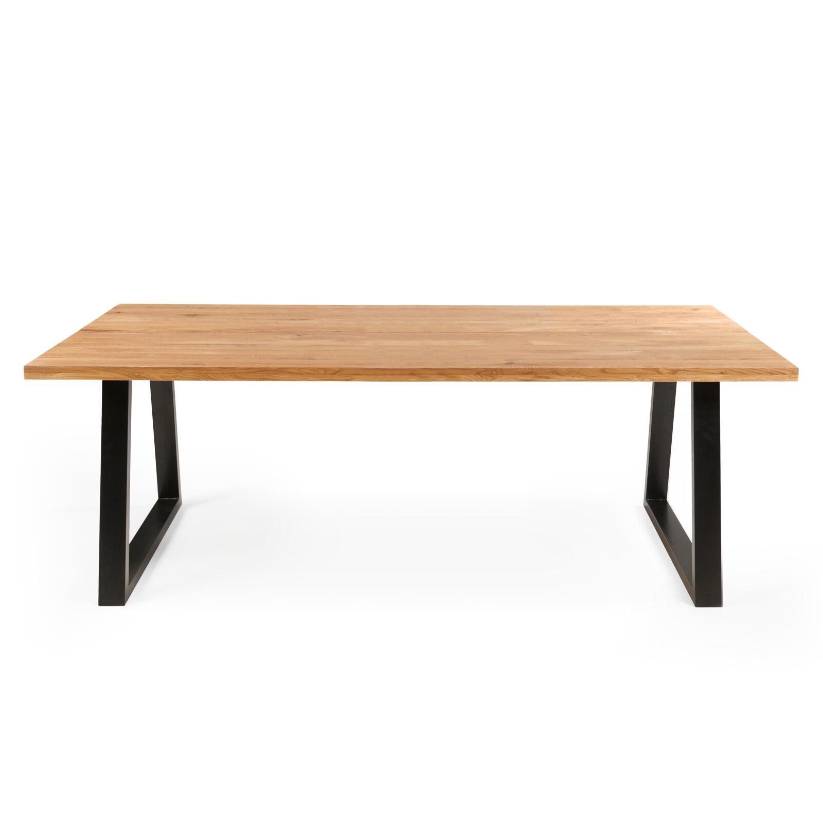 Tavolo rettangolare in rovere FSC® con bordo regolare e gambe a forma trapezoidale