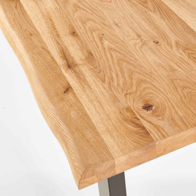 Tavolo rettangolare in rovere FSC® con bordi irregolari e gambe a U (4/6)