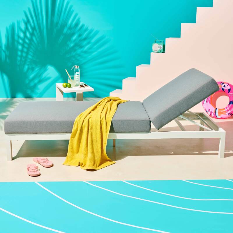 Lettino prendisole con cuscino e tavoletta, reclinabile in 5 posizioni