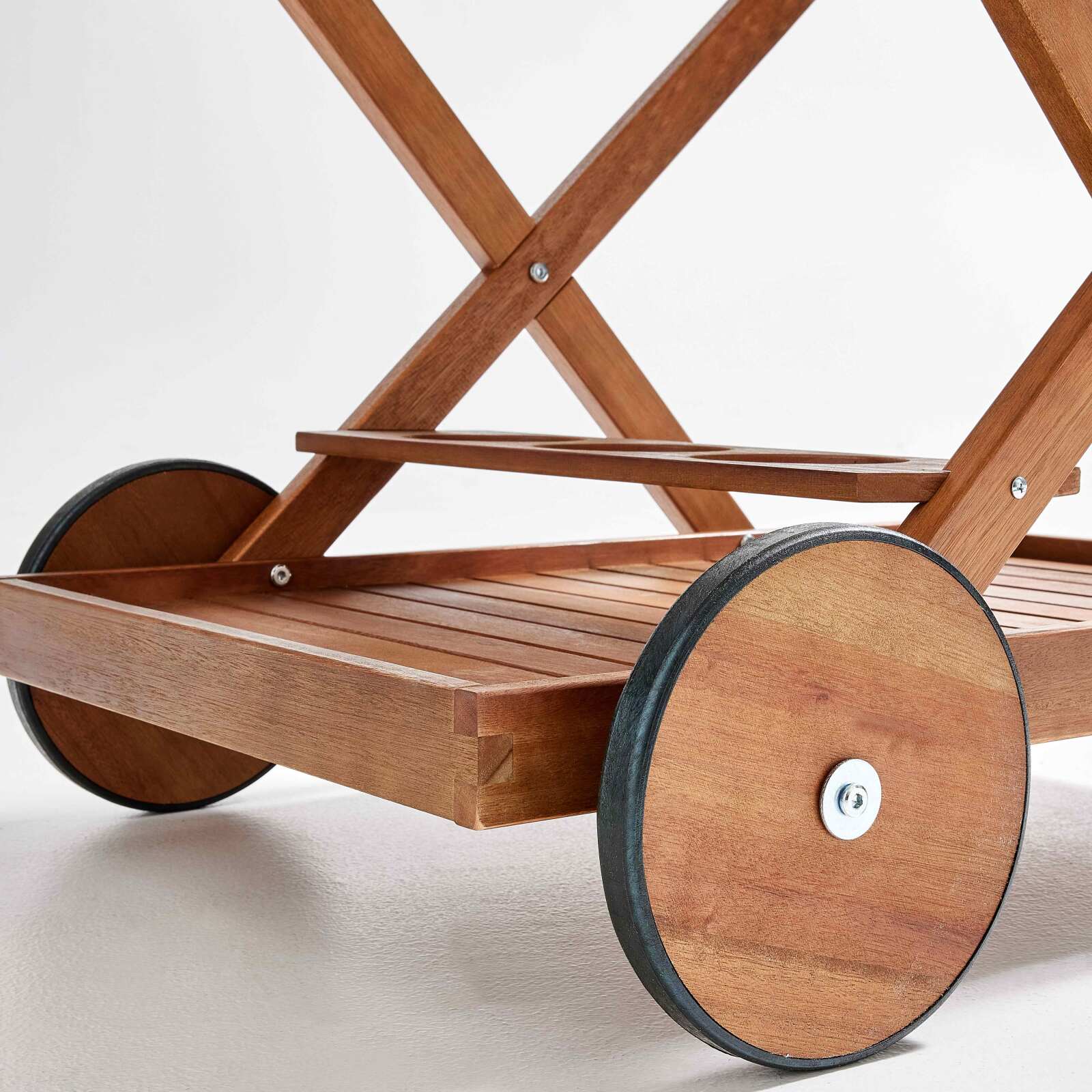 Carrello in legno di eucalipto FSC® su ruote