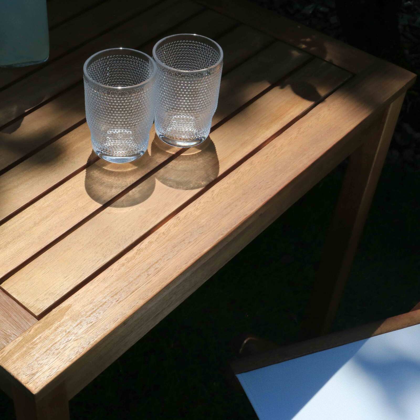 Table bistrot carrée (70 x 70 x 76 cm) en bois d'eucalyptus FSC®