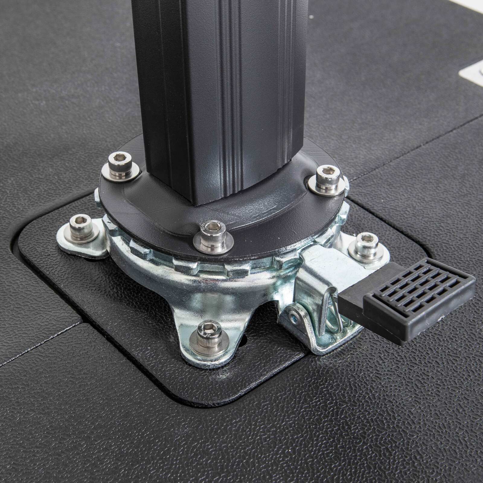 Ombrellone a braccio (3 x 3m) + lastra zavorrata da 100L su ruote