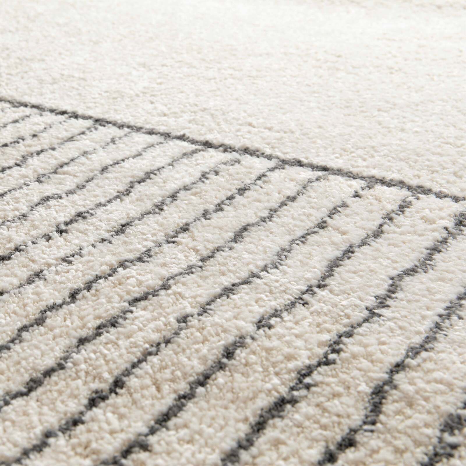 Tappeto rettangolare dal disegno lineare a pelo corto