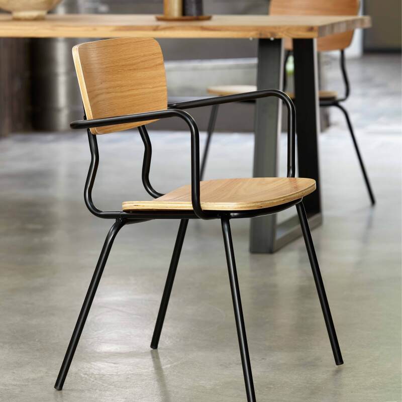 Set di 2 sedie con braccioli in legno FSC® vintage