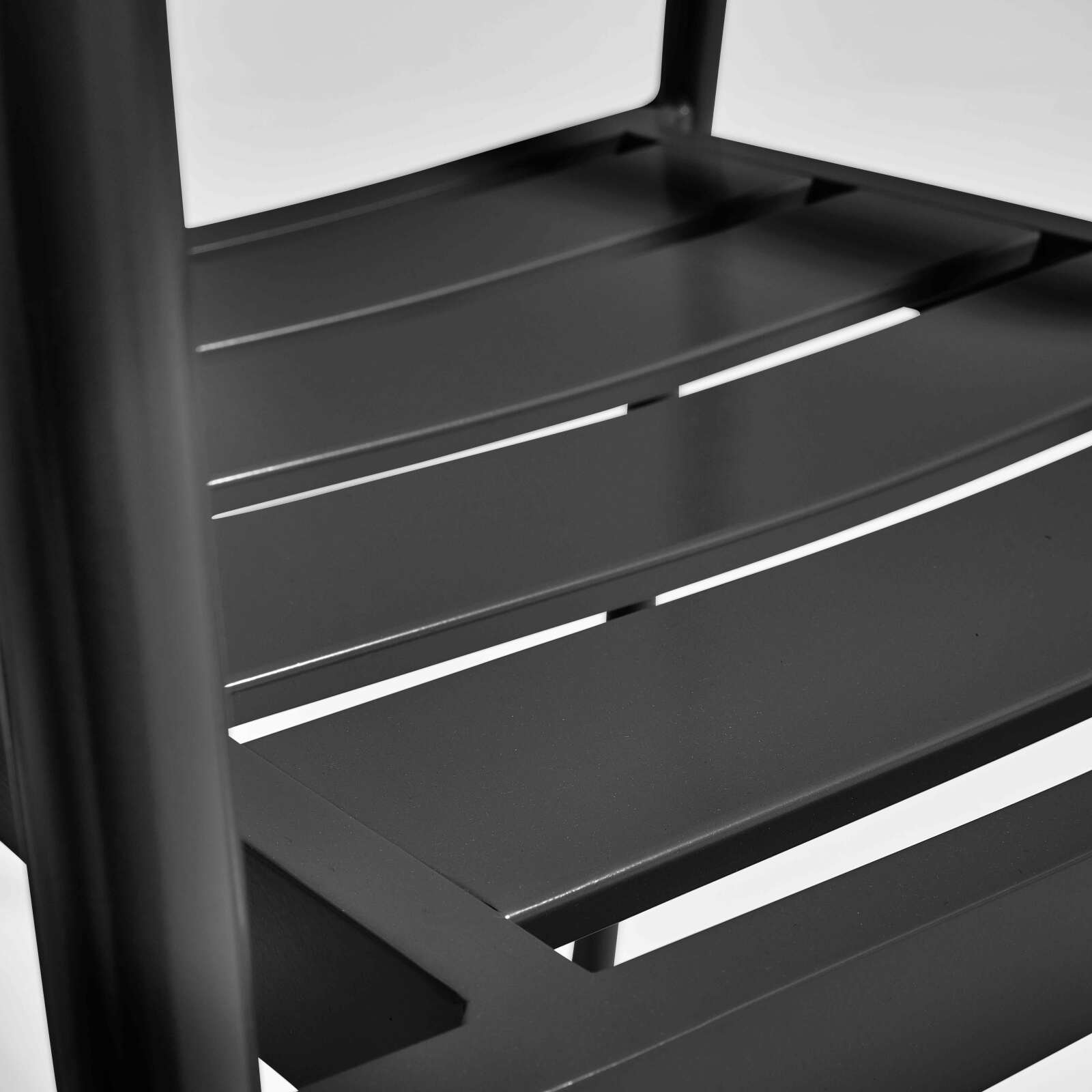 Sedia da giardino in alluminio e legno FSC® con braccioli