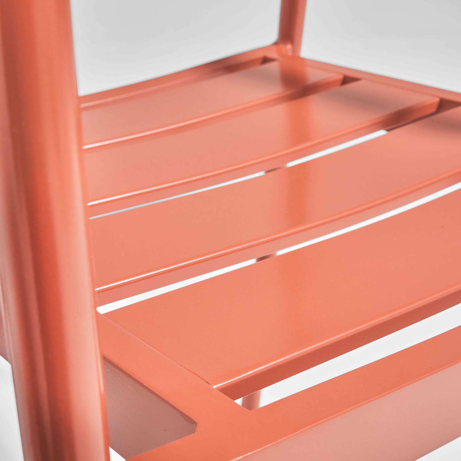 Sedia da giardino in alluminio e legno FSC® con braccioli