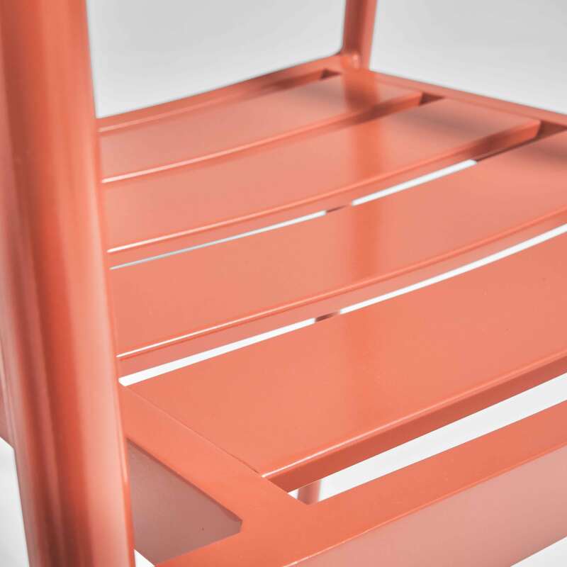 Sedia da giardino in alluminio e legno FSC® con braccioli (3/5)