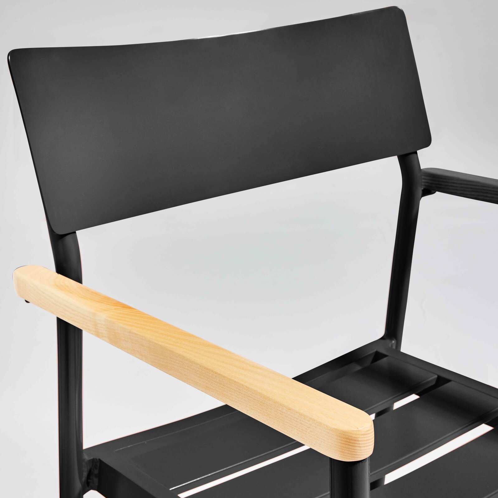 Sedia da giardino in alluminio e legno FSC® con braccioli