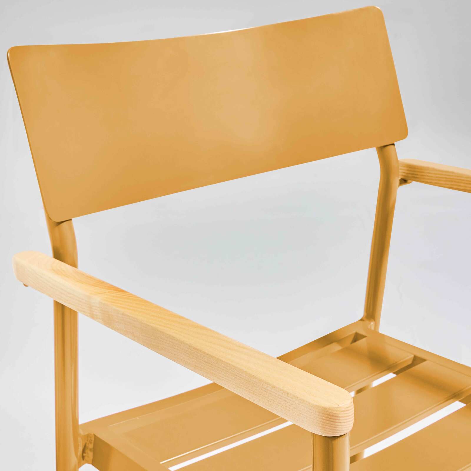 Sedia da giardino in alluminio e legno FSC® con braccioli