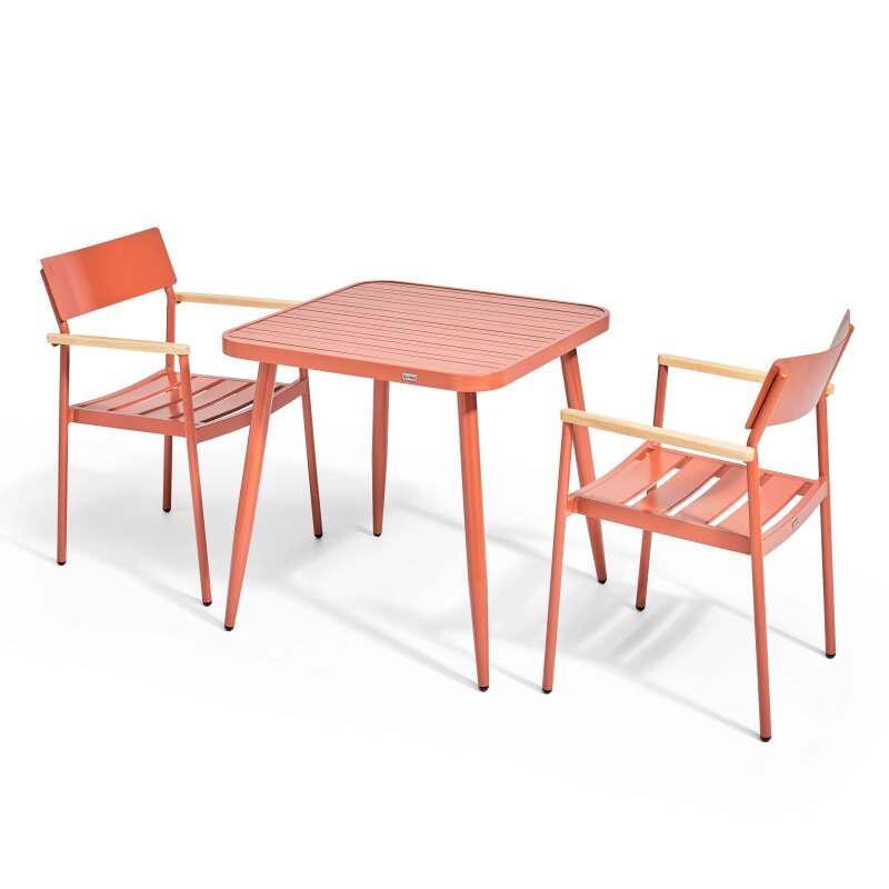 Il tavolo da giardino misura 75 x 75 cm e 2 sedie sono dotate di alluminio e altro