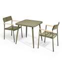 Il tavolo da giardino misura 75 x 75 cm e 2 sedie sono dotate di alluminio e altro