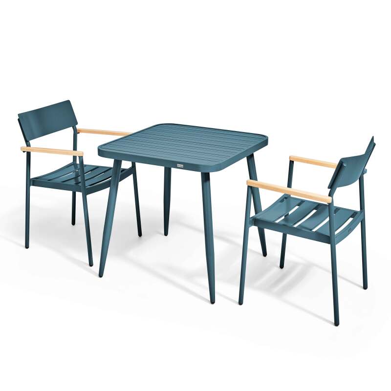 Il tavolo da giardino misura 75 x 75 cm e 2 sedie sono dotate di alluminio e altro