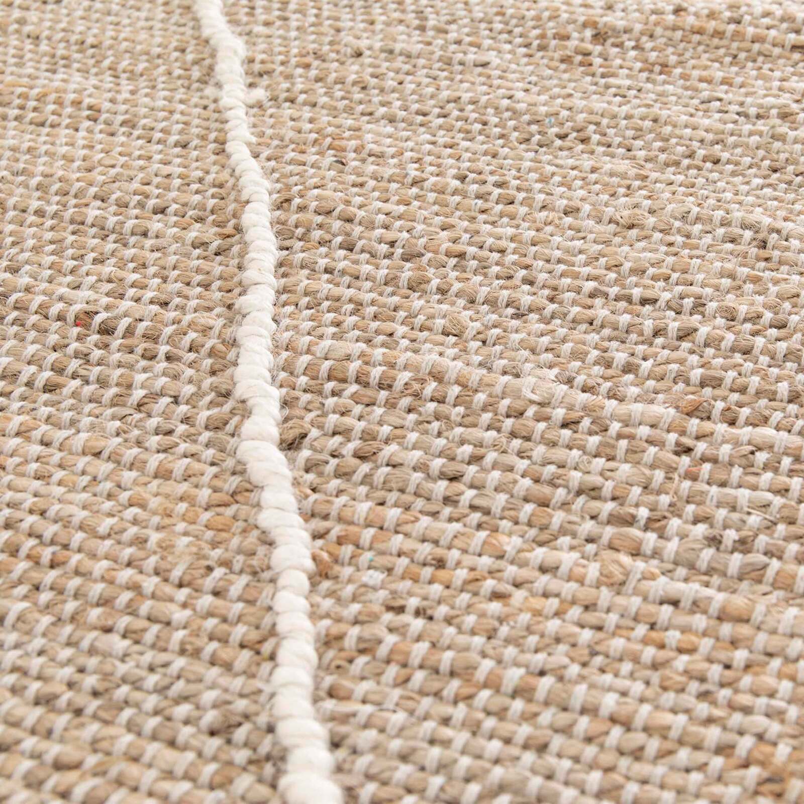 Tappeto rettangolare in iuta naturale con motivo a rombi intrecciato a mano a pelo corto