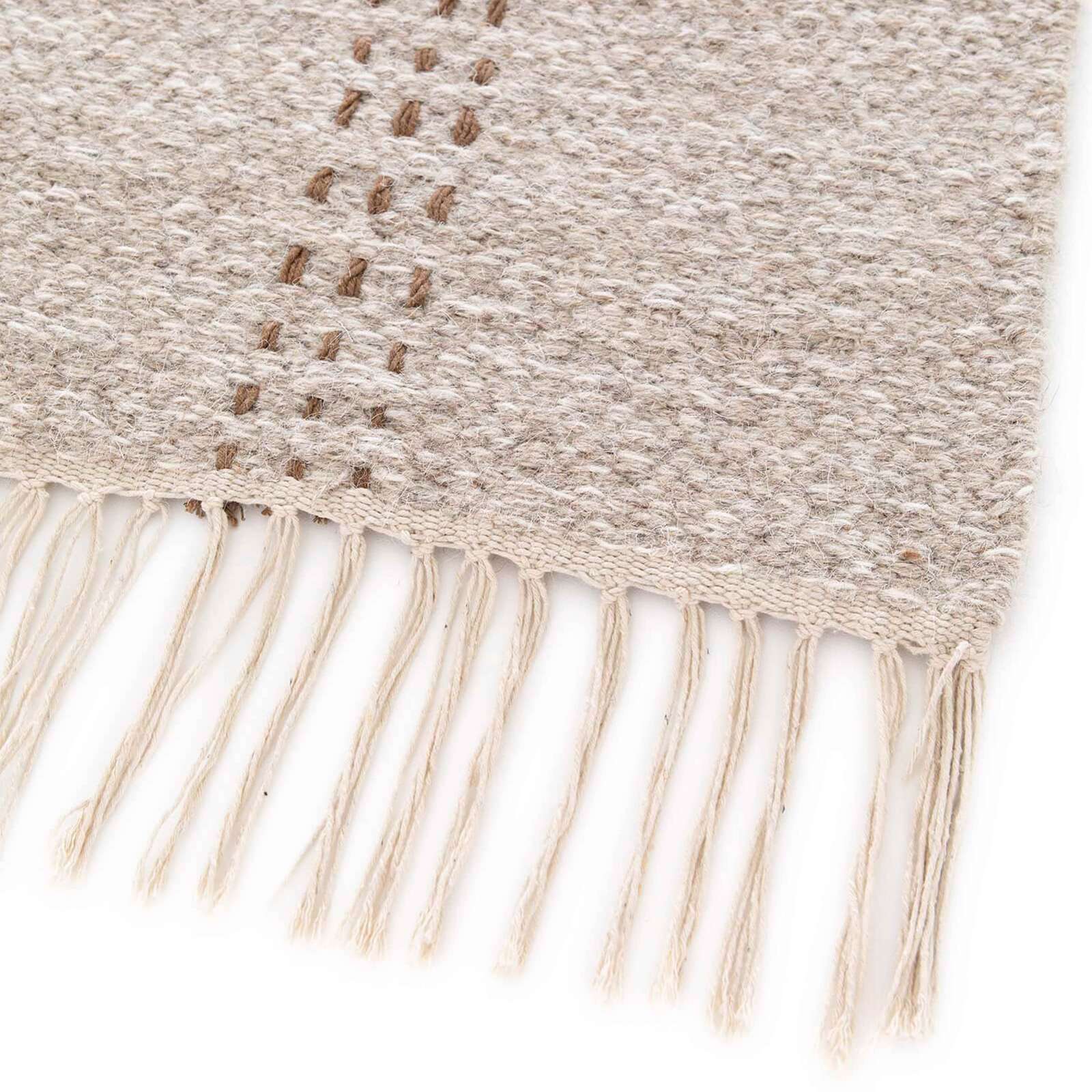 Tappeto rettangolare a tessitura piatta in lana e iuta con motivi geometrici