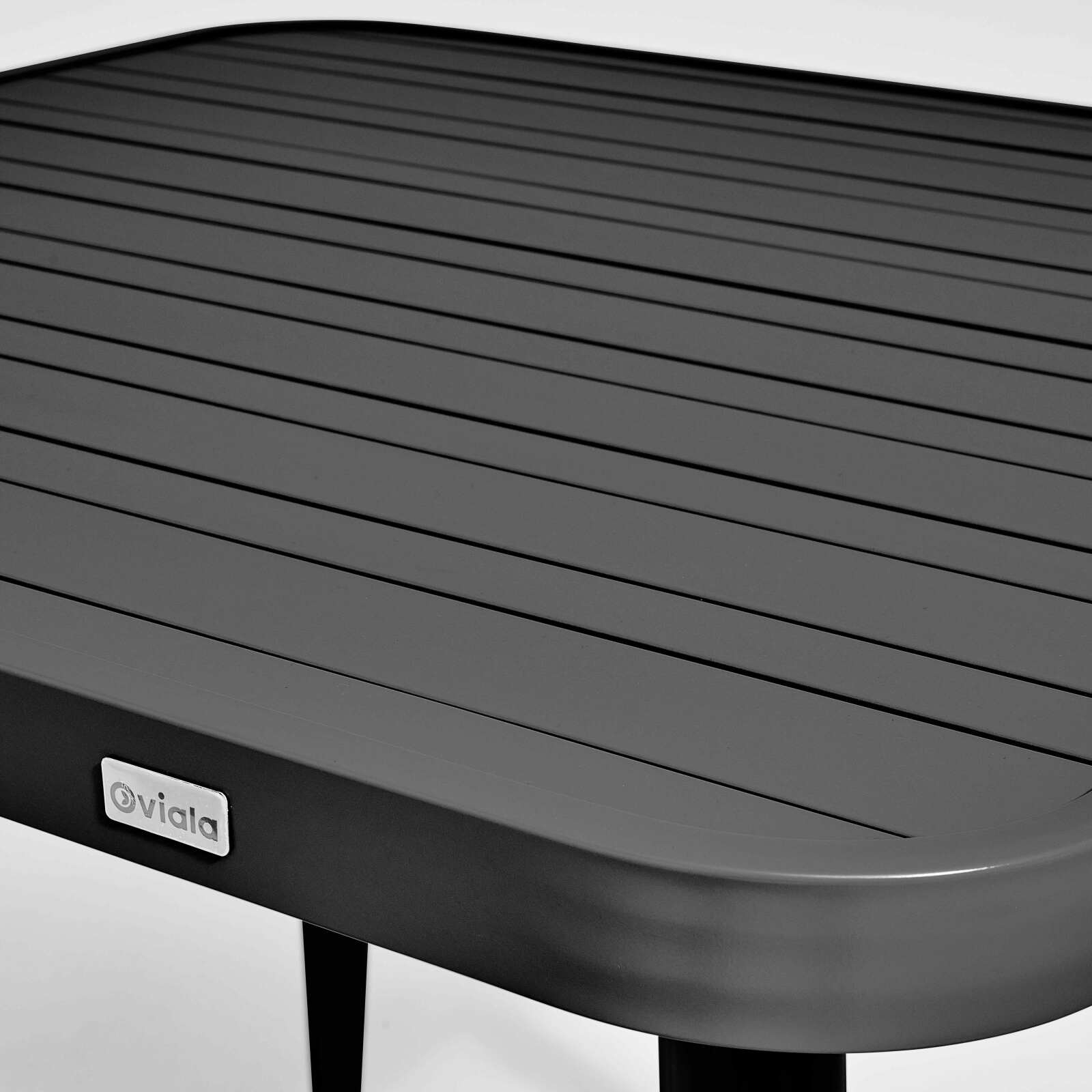 Table de jardin rectangulaire 150 x 75 cm avec 4 chaises avec accoudoirs en aluminium et bois