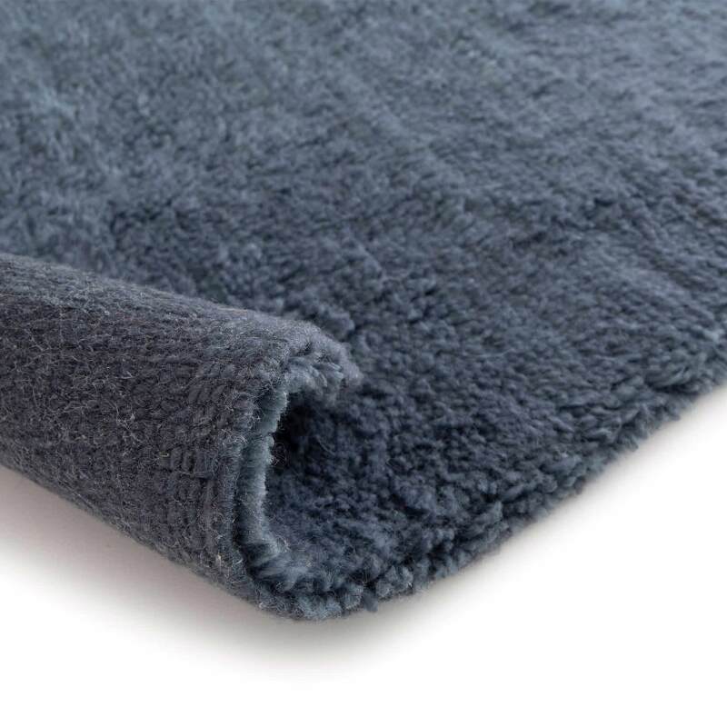 Tappeto rettangolare in lana con motivo a pelo corto tessuto a mano