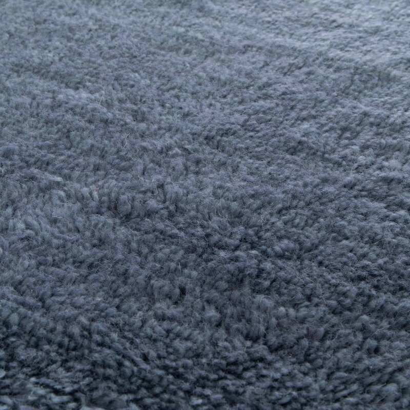 Tappeto rettangolare in lana con motivo a pelo corto tessuto a mano