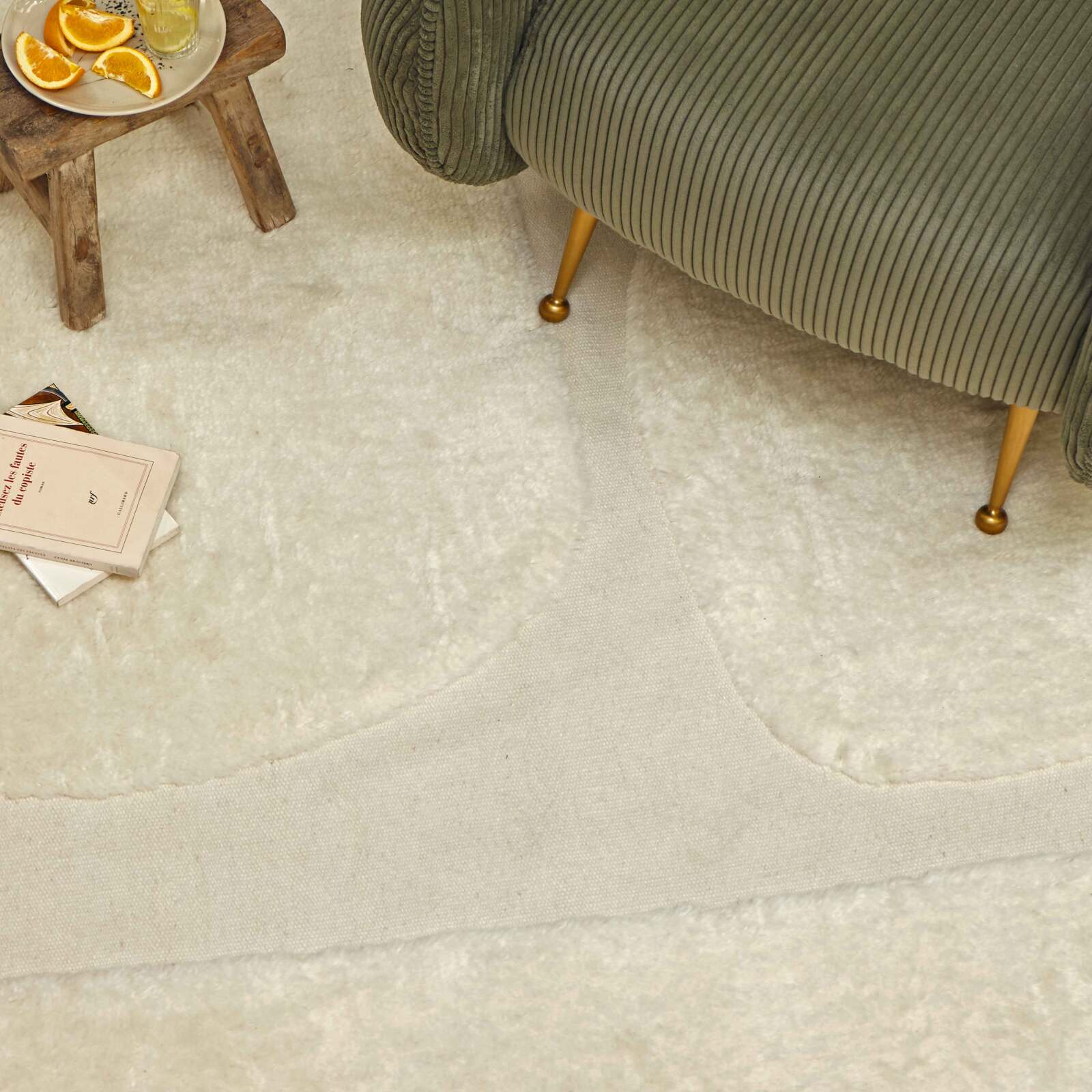 Tappeto rettangolare in lana con motivo a pelo corto tessuto a mano