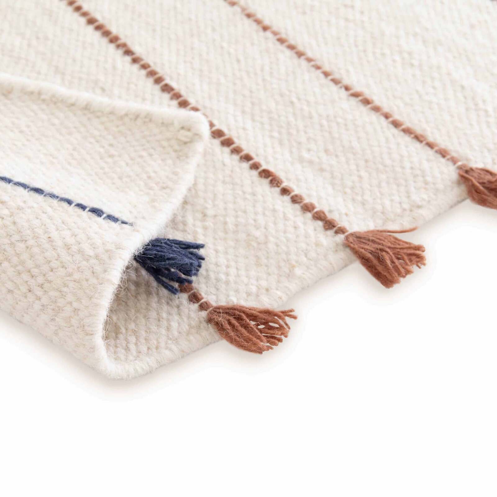 Tappeto rettangolare in lana tessuto a mano con pompon a pelo corto