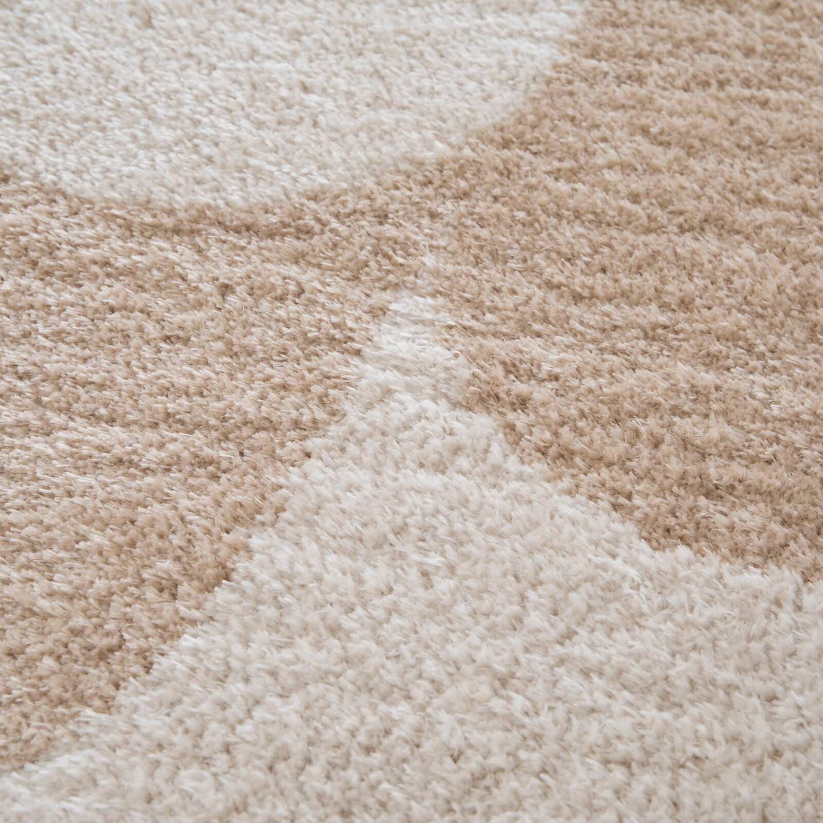 Tappeto rettangolare modello anni settanta a pelo lungo in poliestere riciclato