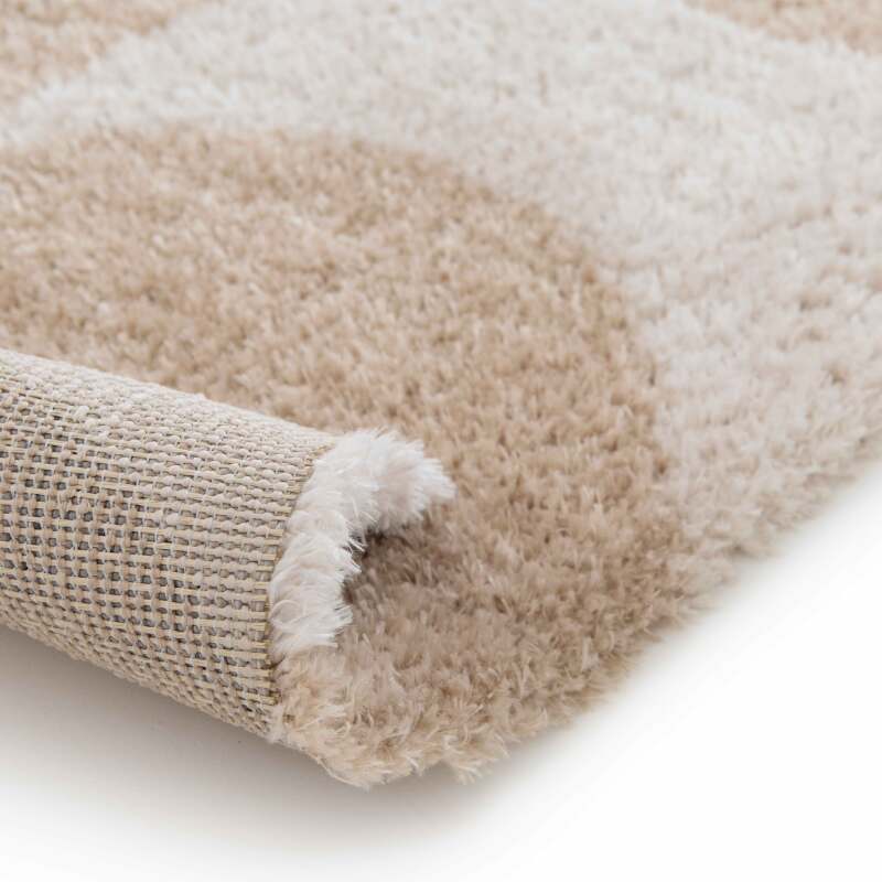 Tappeto rettangolare modello anni settanta a pelo lungo in poliestere riciclato