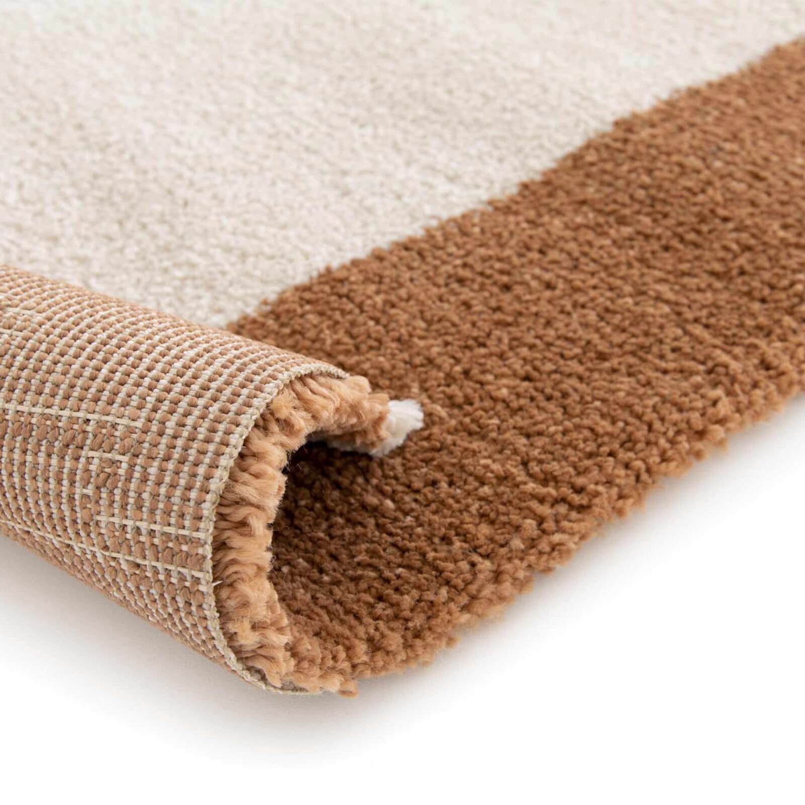 Tappeto a pelo corto con motivi grafici