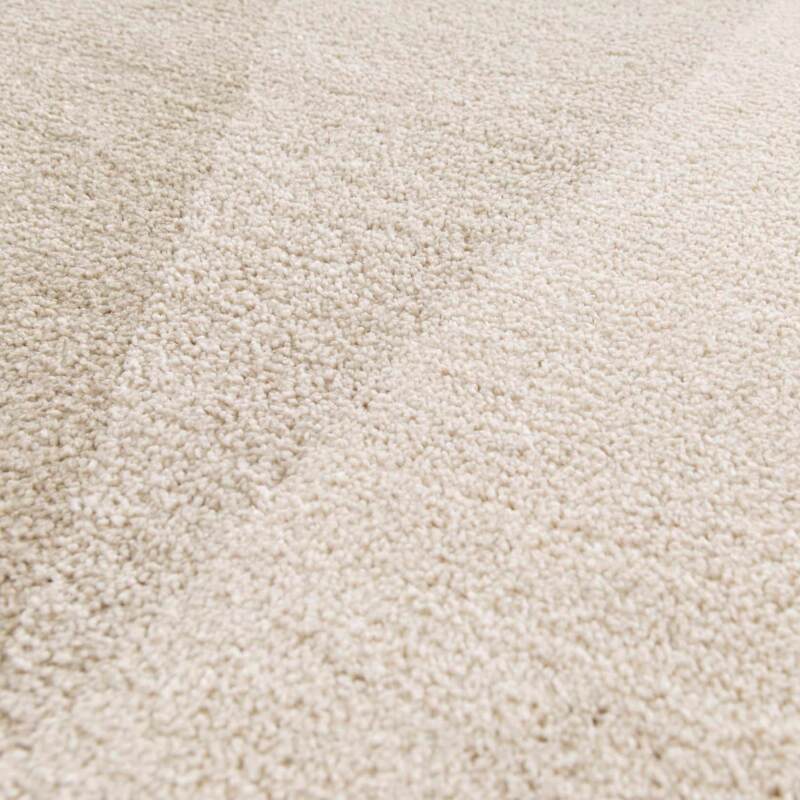 Tappeto a pelo corto con motivi grafici