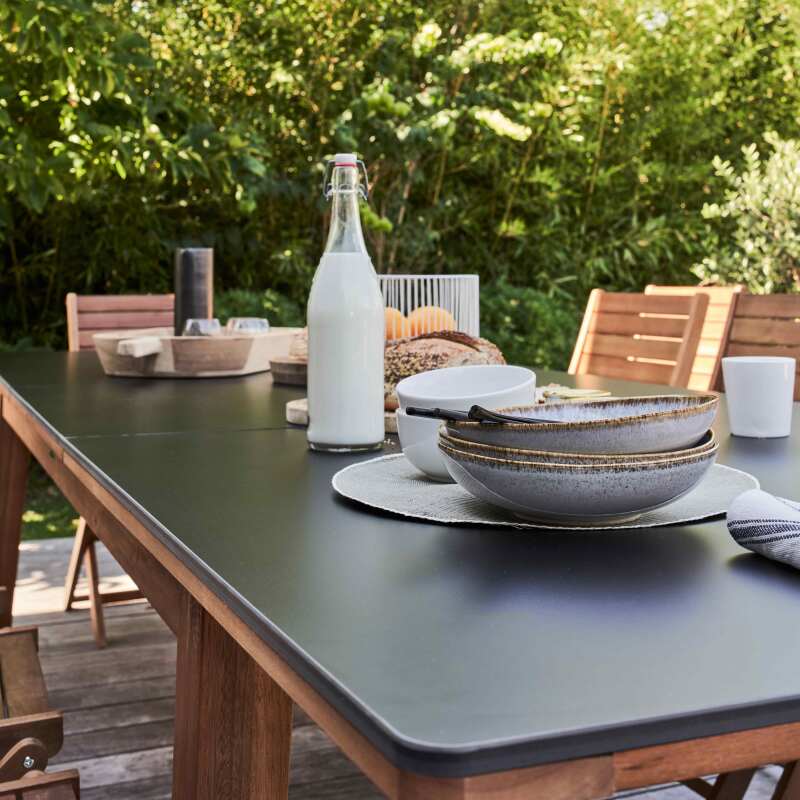 Tavolo da giardino rettangolare allungabile con 8 sedie pieghevoli e 2 con braccioli in eucalipto FSC®