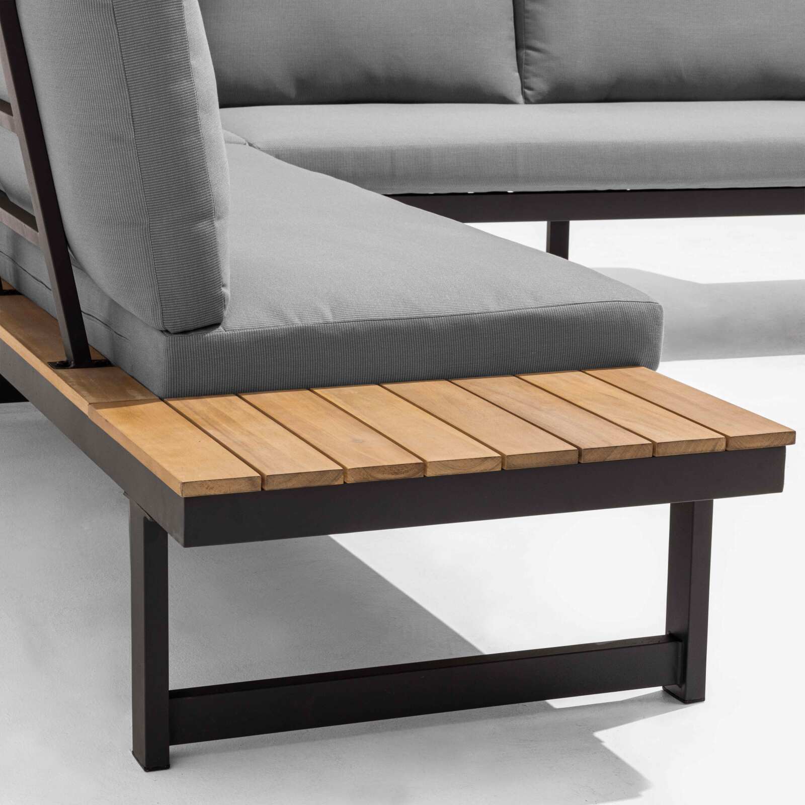 Salotto da giardino basso ad angolo a 6 posti in alluminio e legno FSC®