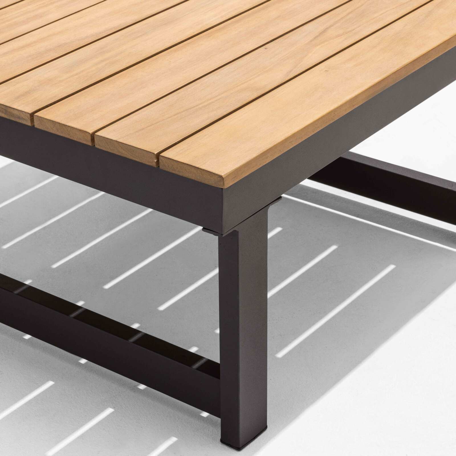 Salotto da giardino basso ad angolo a 6 posti in alluminio e legno FSC®