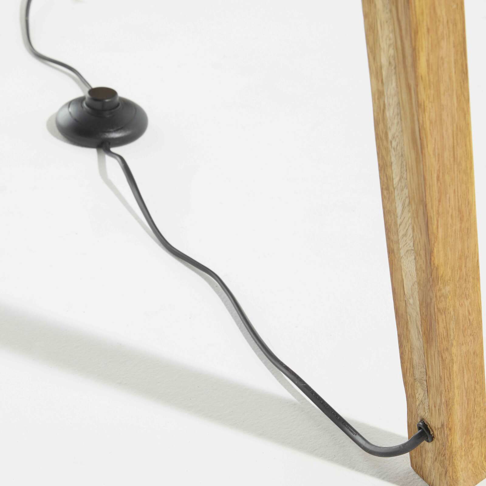 Lampada da terra in legno massello di mango e rattan