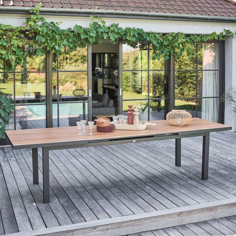 Set tavolo allungabile da giardino rettangolare 320 x 100 x 76 cm con 8 sedie e 2 sedie con braccioli