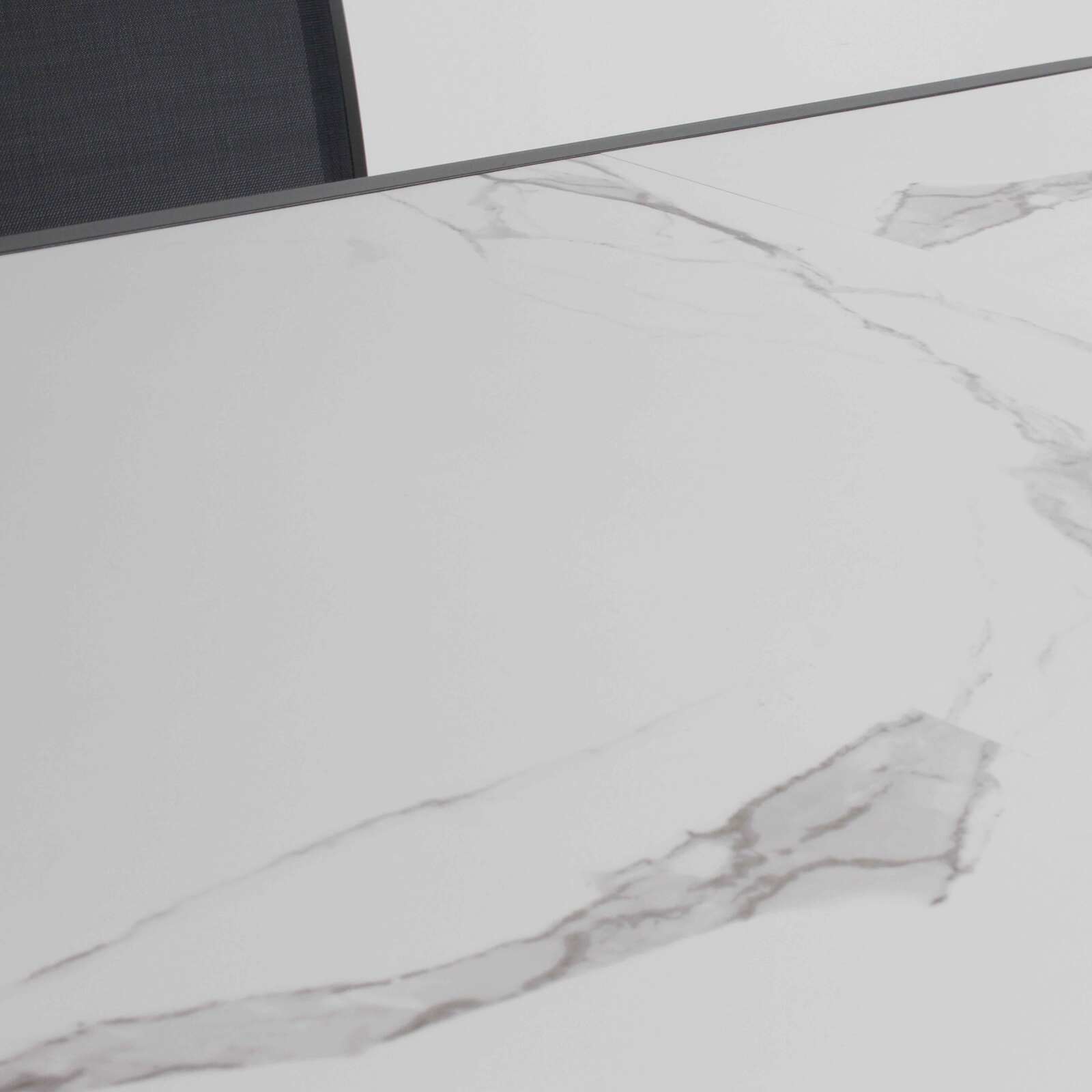 Tavolo da giardino in ceramica effetto marmo (185 x 95 x 74 cm)